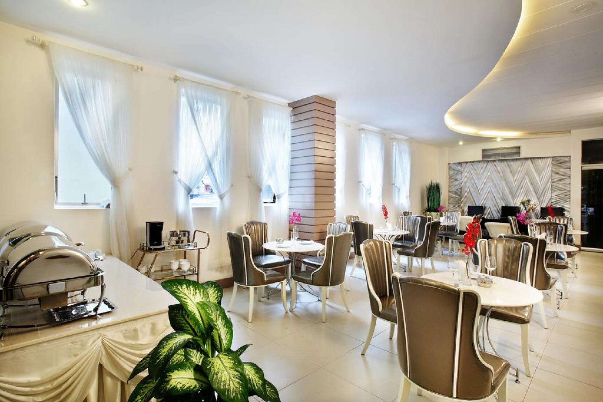 A & EM LÝ TỰ TRỌNG HOTEL 6