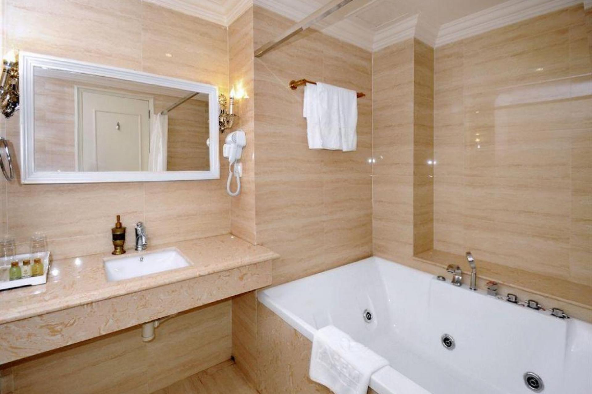 A&EM LÊ THÁNH TÔN HOTEL 6