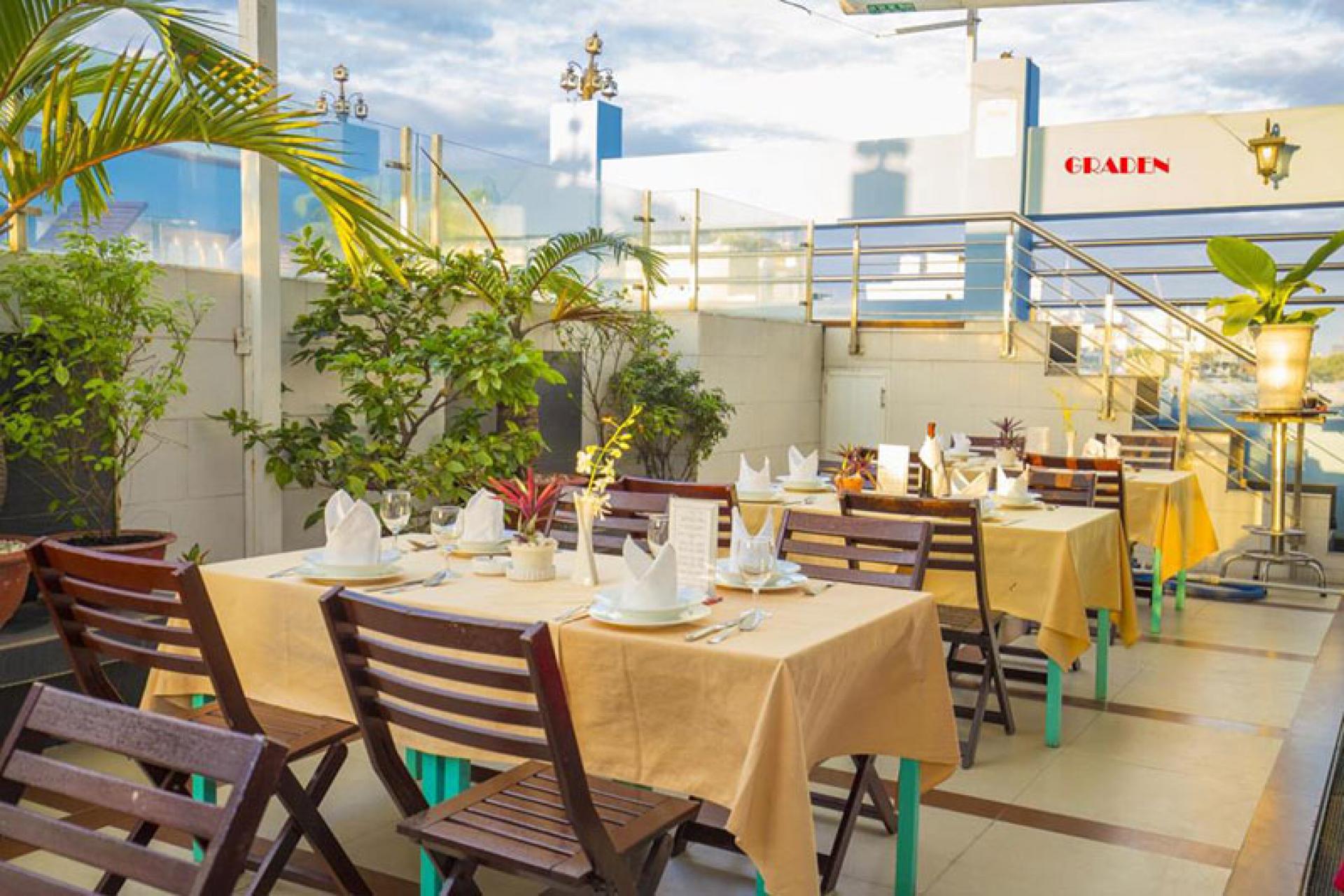 A25 HOTEL 145 LÊ THỊ RIÊNG 1