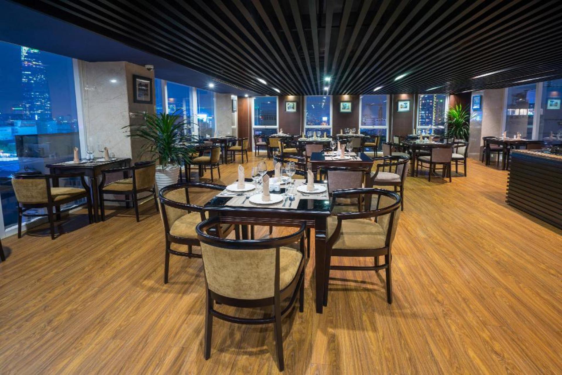 NHẬT HẠ 1 HOTEL 1