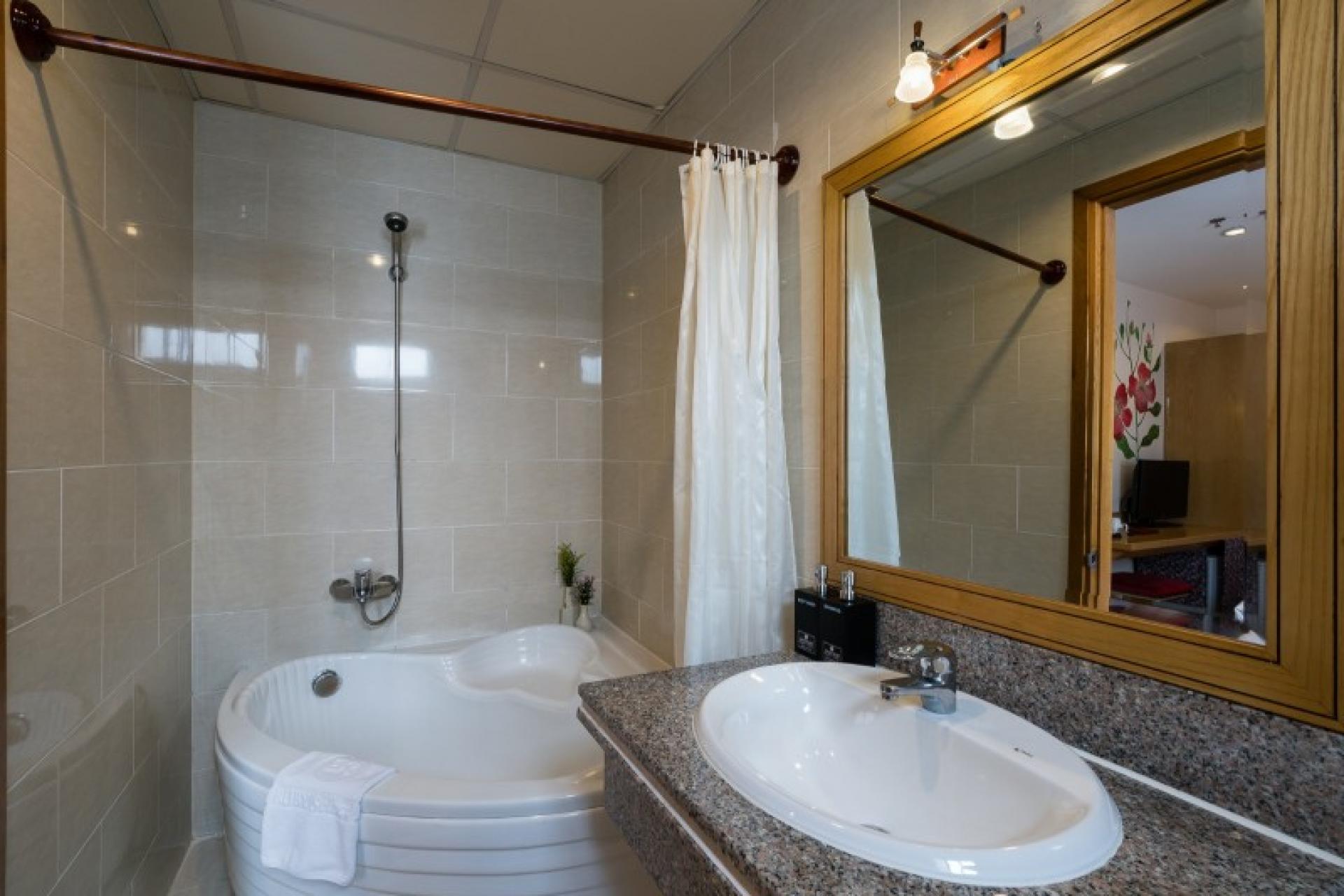 KHÁCH SẠN ASIAN RUBY SELECT 3