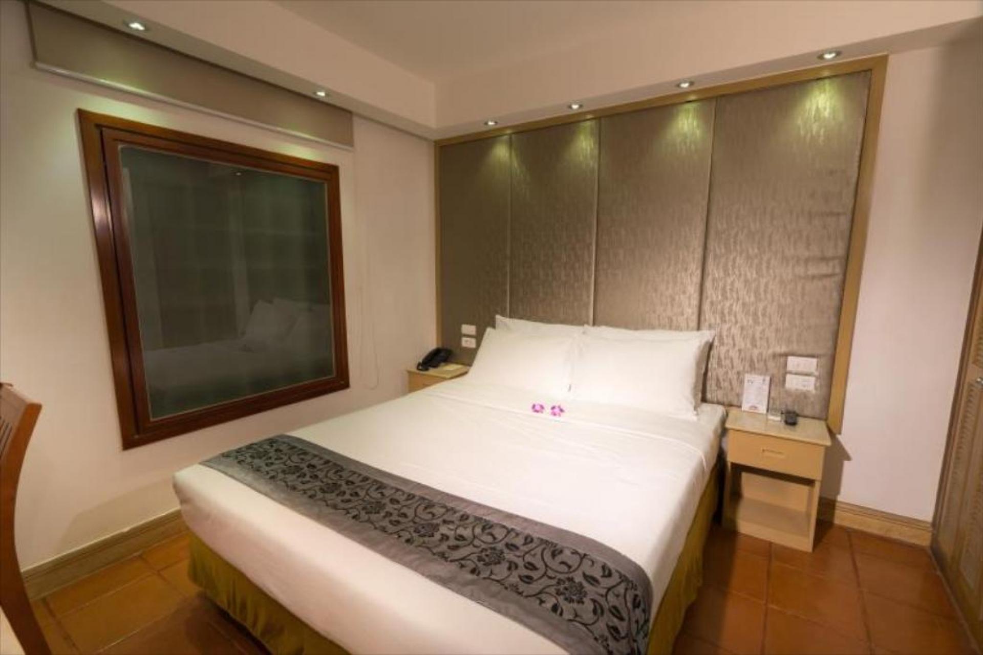 KHÁCH SẠN EMPRESS 4