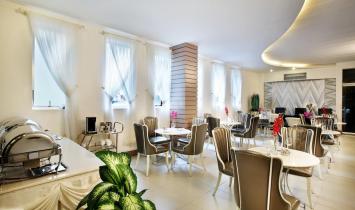 A & EM LÝ TỰ TRỌNG HOTEL